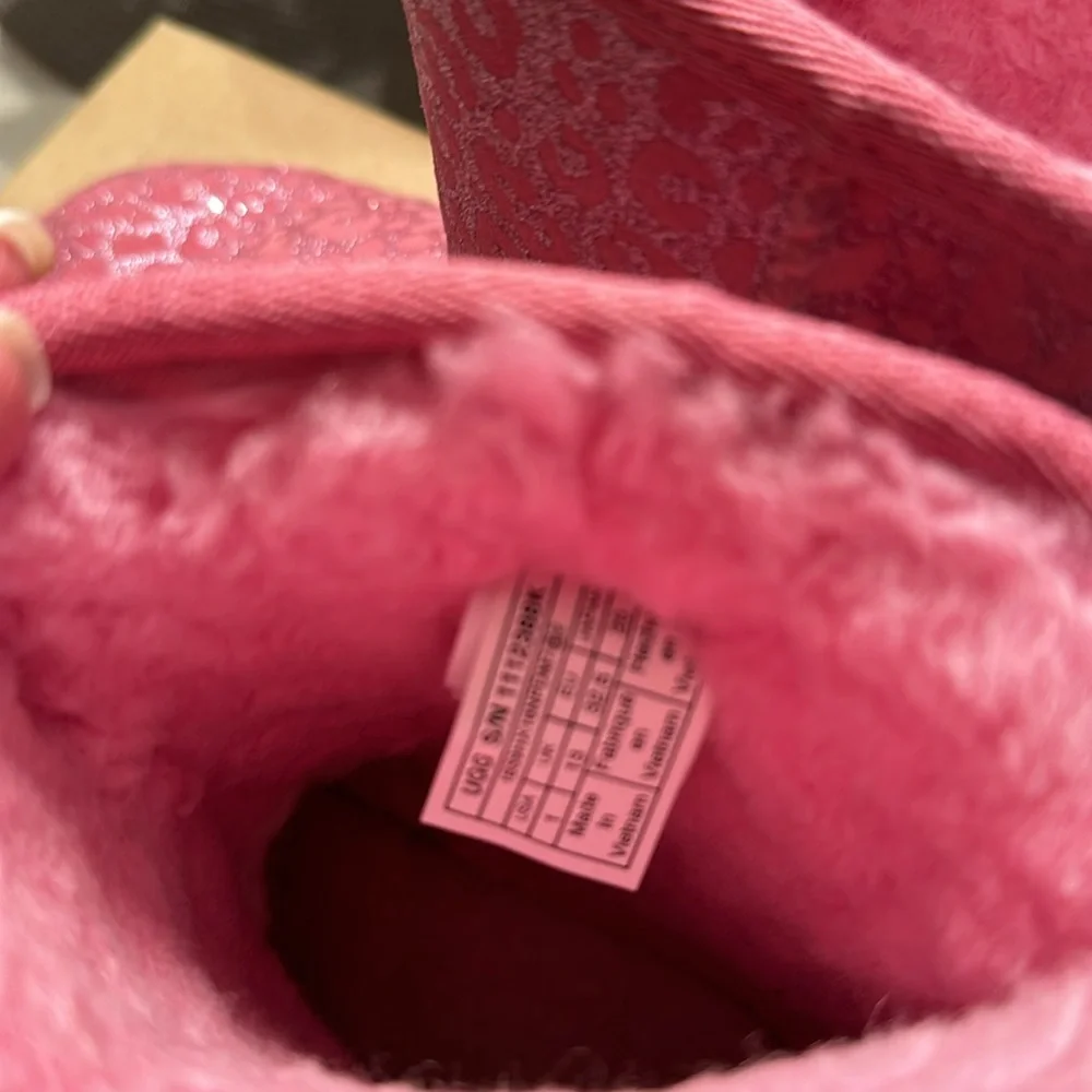 Pink leopard uggs - Picture 8 of 9